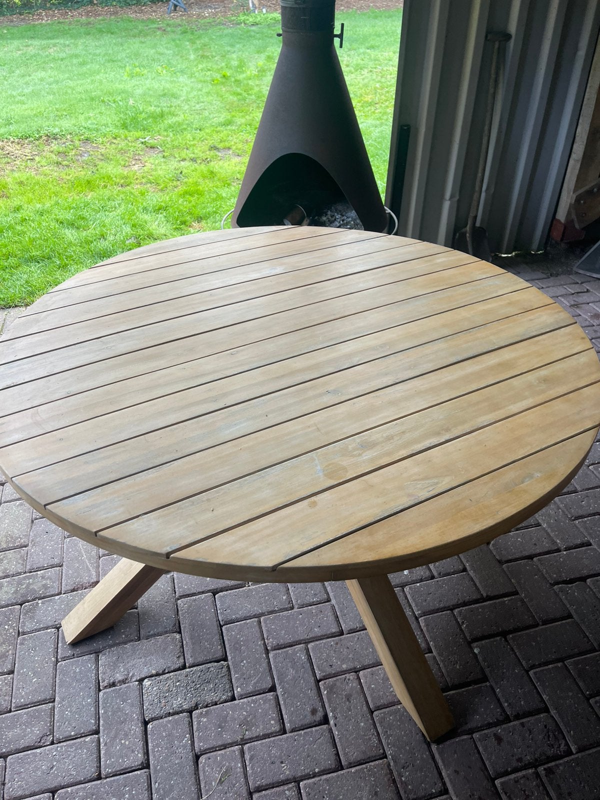 Tafel rond buiten nog heel netjes, Ophalen, Zo goed als nieuw, Rond