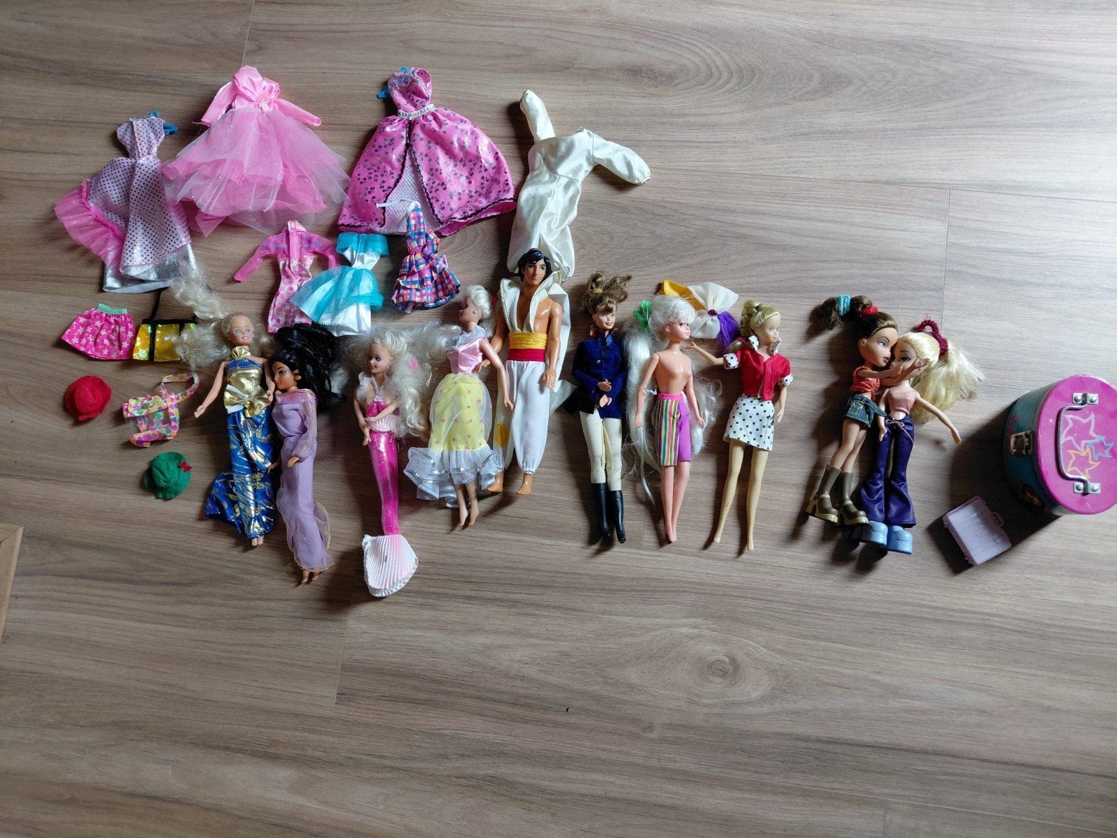 echte barbies en 2 bratz poppen. uit de jaren 90., Ophalen of Verzenden, Barbie