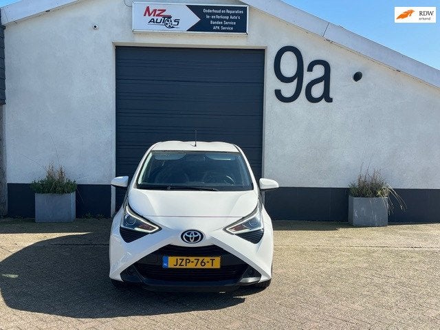 Toyota Aygo 1.0 VVT-i x-play, Voorwielaandrijving, Gebruikt, Euro 6, Wit