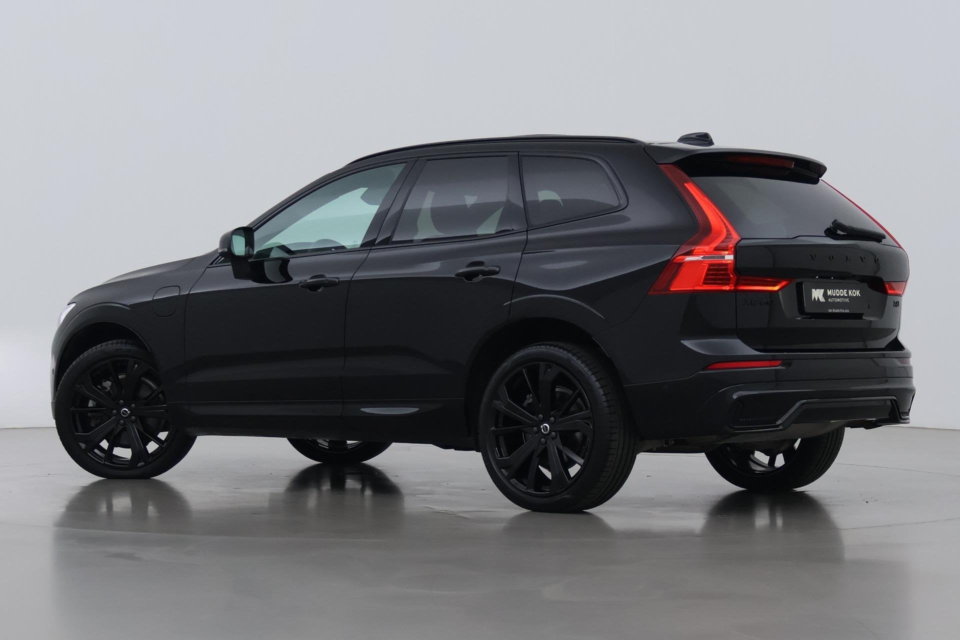 Volvo XC60 T6 Plug-in hybrid Plus Black Edition | ACC | Pano, Auto's, Volvo, Automaat, Stof, Gebruikt, 4 cilinders