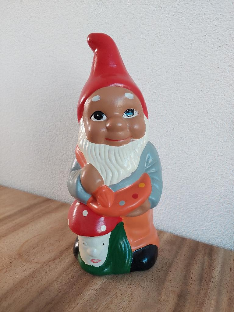Vintage stenen Kabouter met paddenstoel en verfpallet, Ophalen of Verzenden, Gebruikt