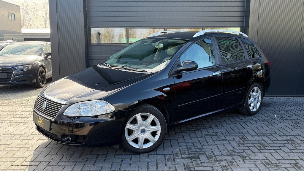 Fiat Croma 2.2-16V Emotion Airco|Trekhaak|NL Auto, Auto's, Gebruikt, 4 cilinders, 700 kg, 1505 kg