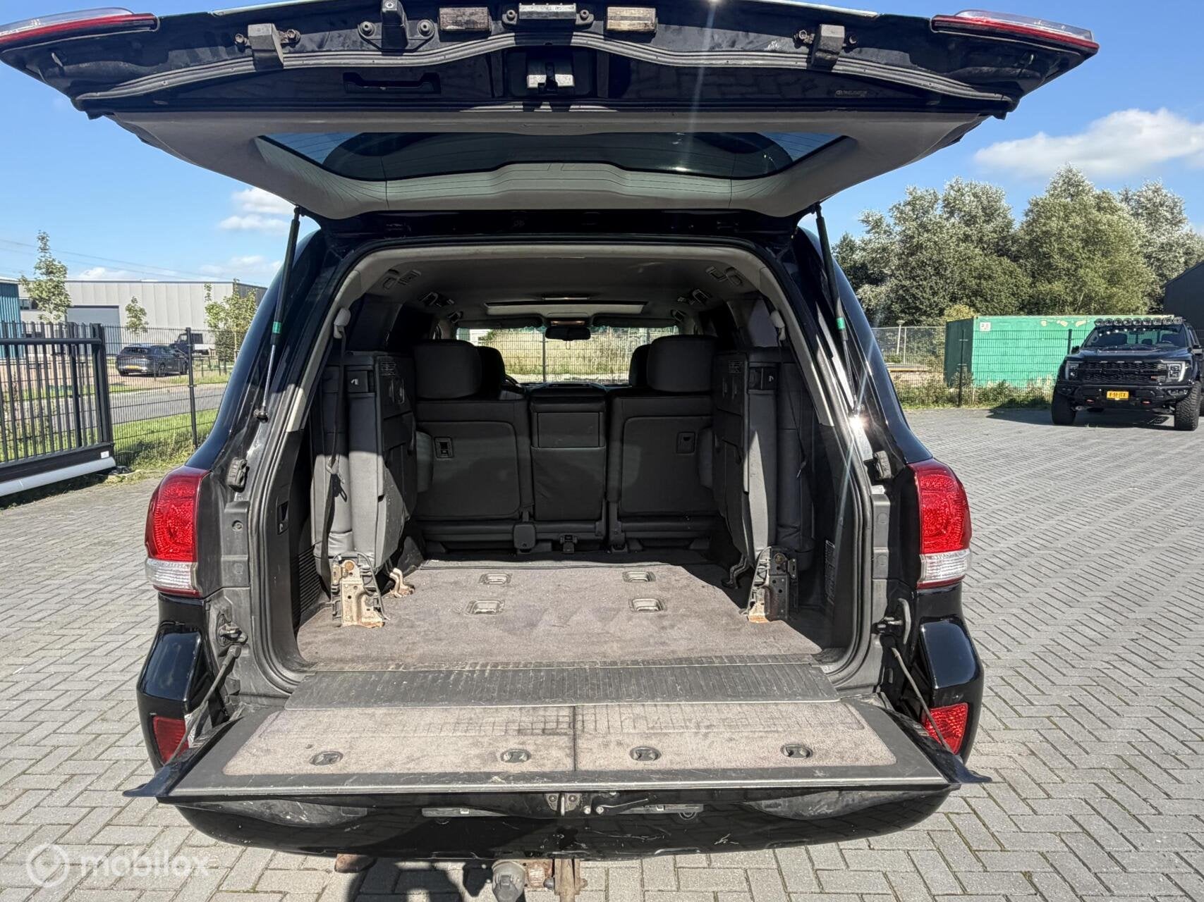 Foto 11 van Toyota LandCruiser V8 4.5 D-4D Executive 7p.