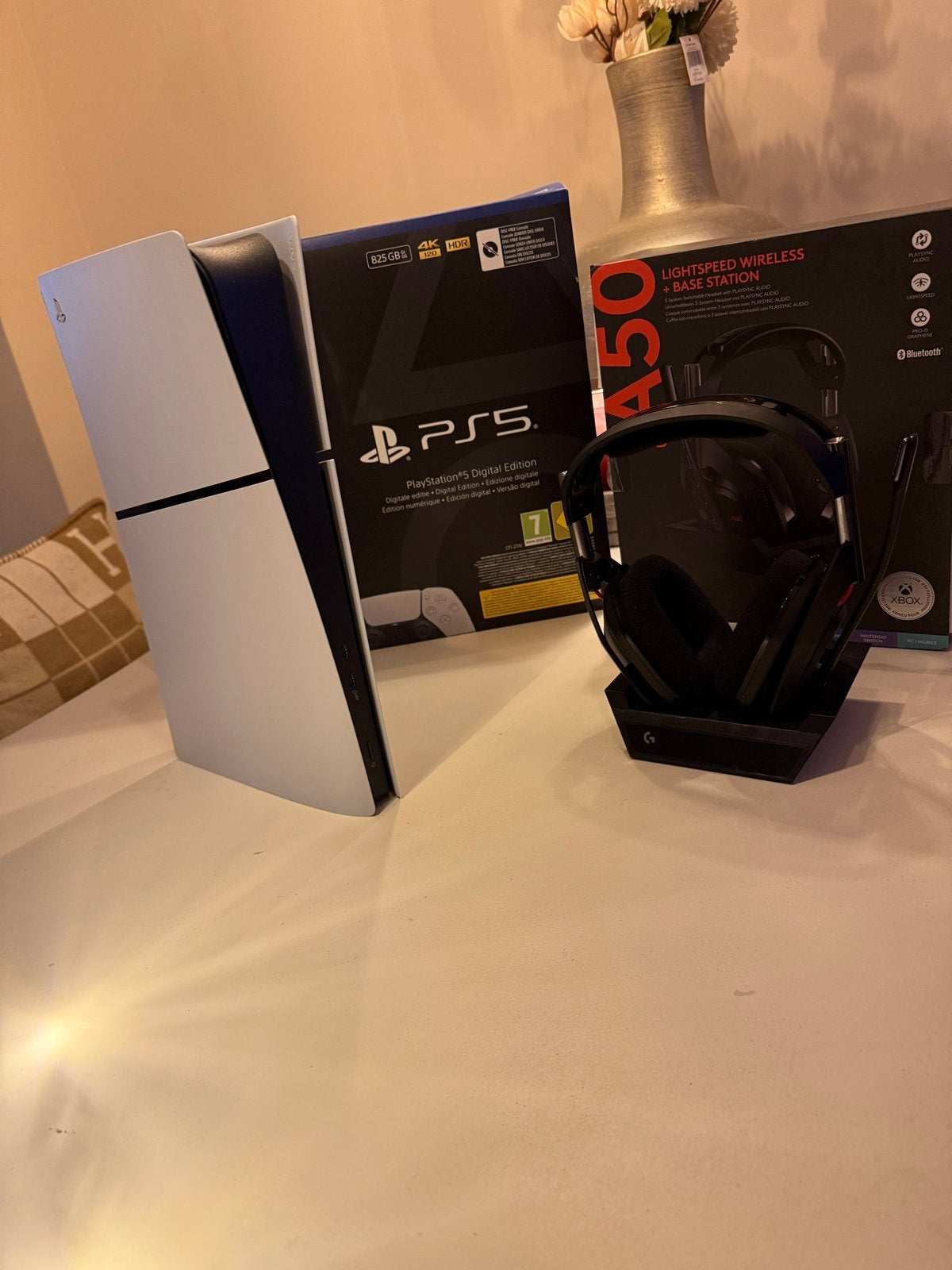 PlayStation 5 Slim 825GB + Astro A50 Headset, Spelcomputers en Games, Ophalen of Verzenden, Nieuw