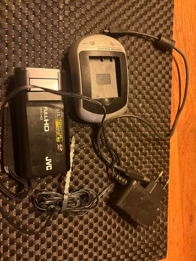 JVC Everio Full HD Camera met 2 accu's en kabels, Full HD, Gebruikt, JVC, Ophalen of Verzenden