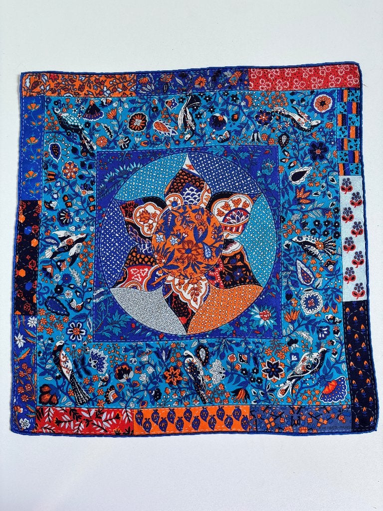 HERMES Pique Fleuri de Provence blauw oranje sjaal 41X41cm, Hermes, Ophalen of Verzenden, Zo goed als nieuw, Sjaal