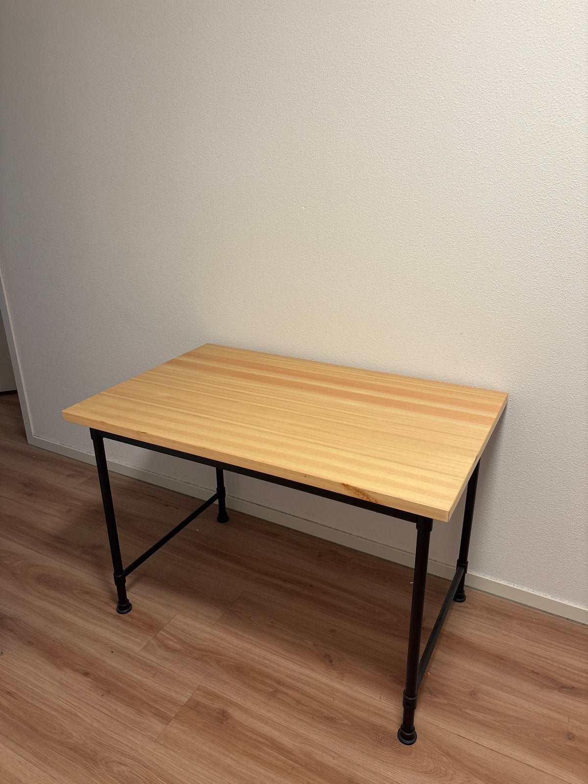 IKEA Kullaberg Bureau - Grenen en Zwart Metaal, Ophalen, Hout, Bruin, Zo goed als nieuw
