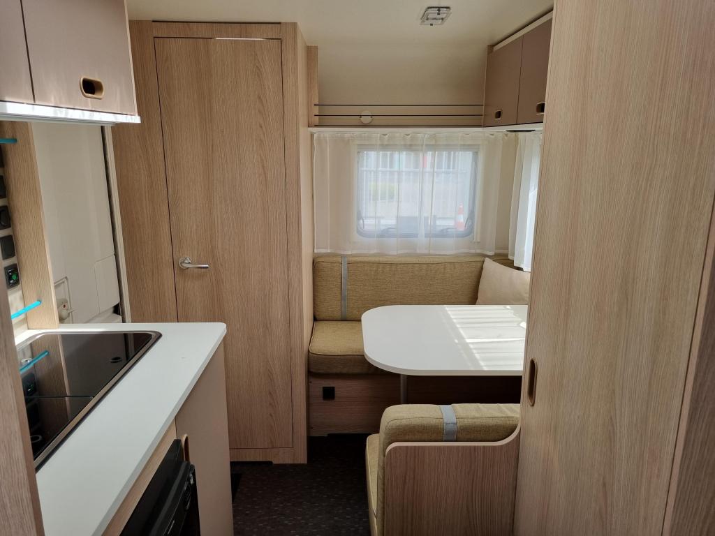 Adria Aviva 390 PS Lichtgewicht!, Caravans en Kamperen, Schokbreker, Bedrijf, Treinzit, Adria