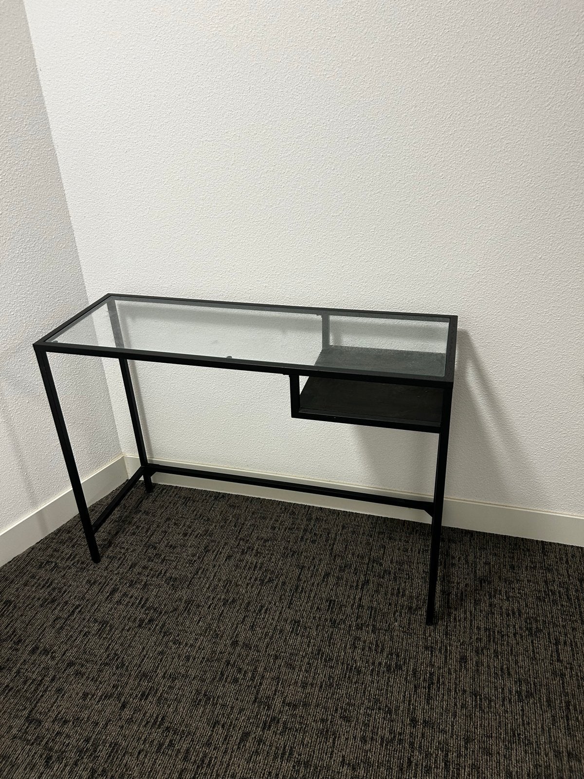 IKEA VITTSJÖ Laptoptafel - Zwart metaal/glas, Ophalen, 36 cm, Zo goed als nieuw, IKEA