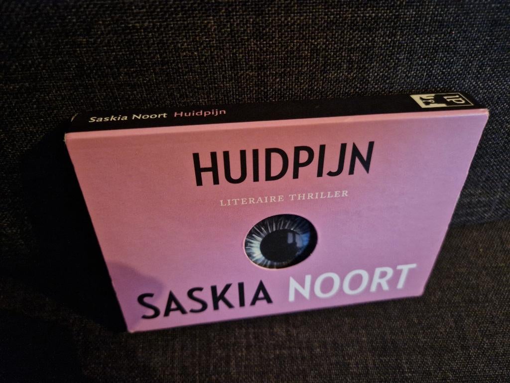 Dwarsligger 407: Saskia Noort - Huidpijn, Ophalen of Verzenden, Zo goed als nieuw, Saskia Noort