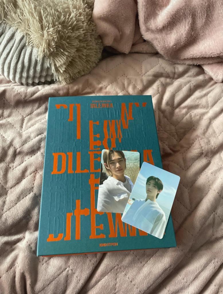 Kpop album first press, Verzenden, Zo goed als nieuw