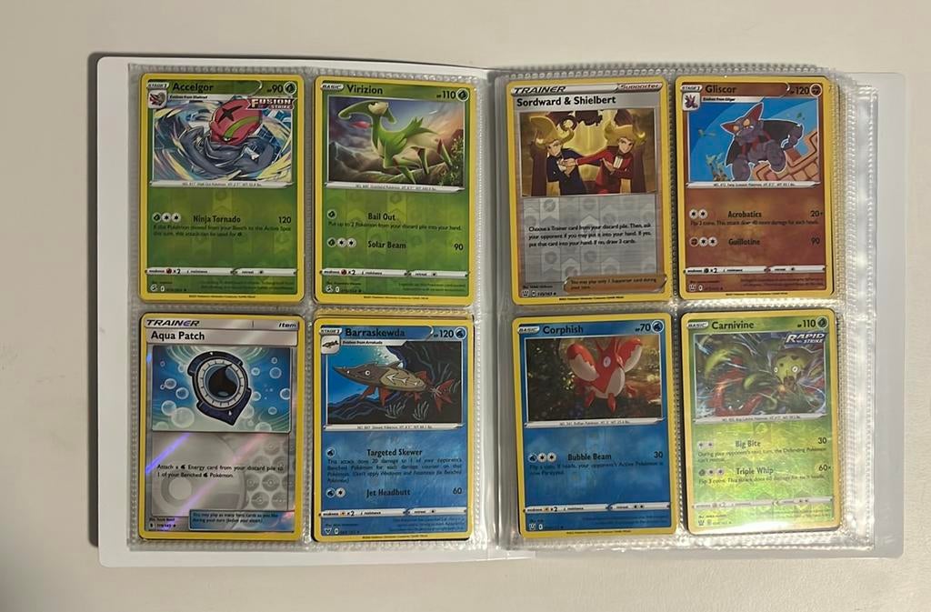 Drie mapjes met holo en reverse holo Pokémon kaarten, Ophalen of Verzenden, Zo goed als nieuw, Meerdere kaarten