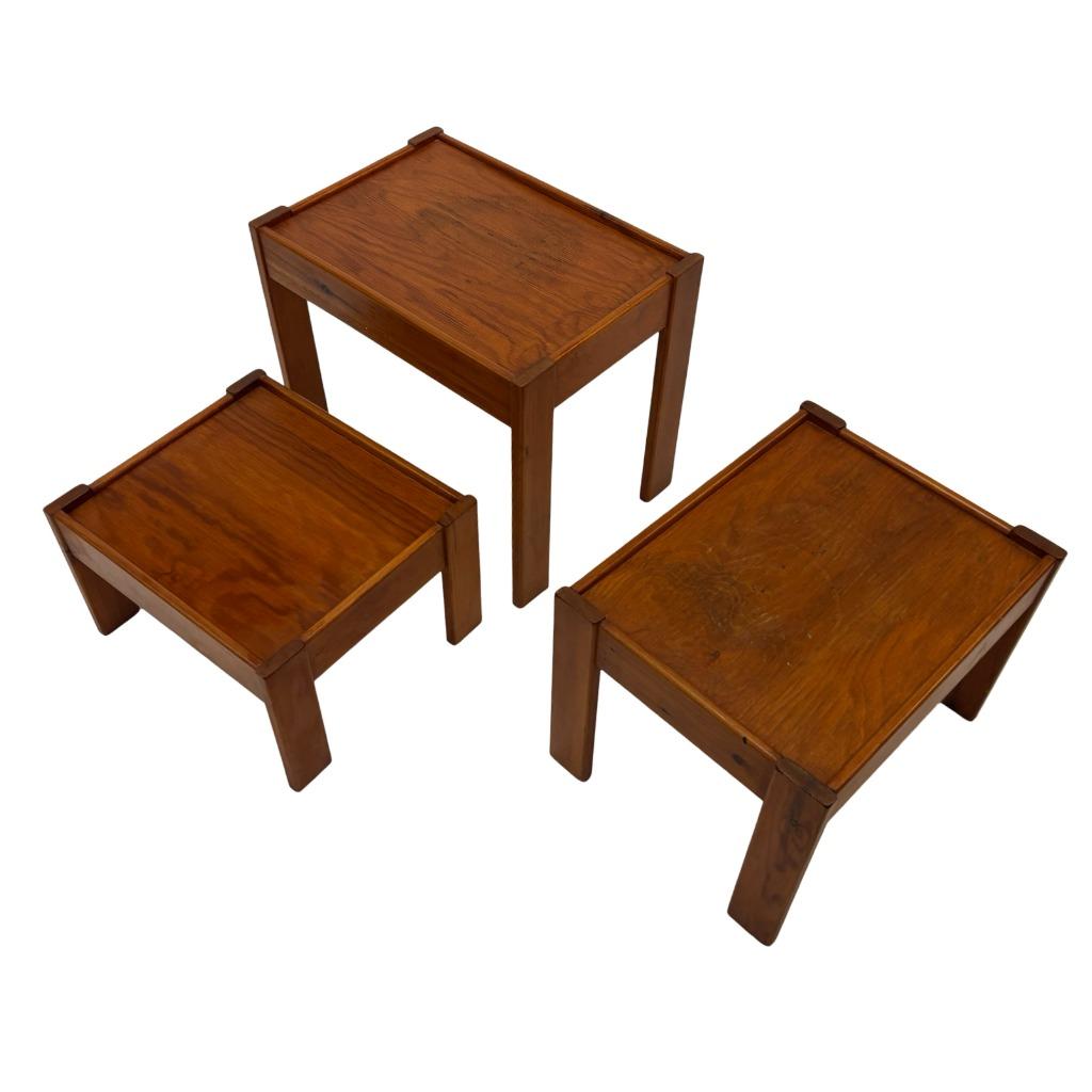 Vintage set van 3 bijzettafels nesting grenen hout jaren 60, Minder dan 55 cm, Gebruikt, Vintage, Ophalen of Verzenden