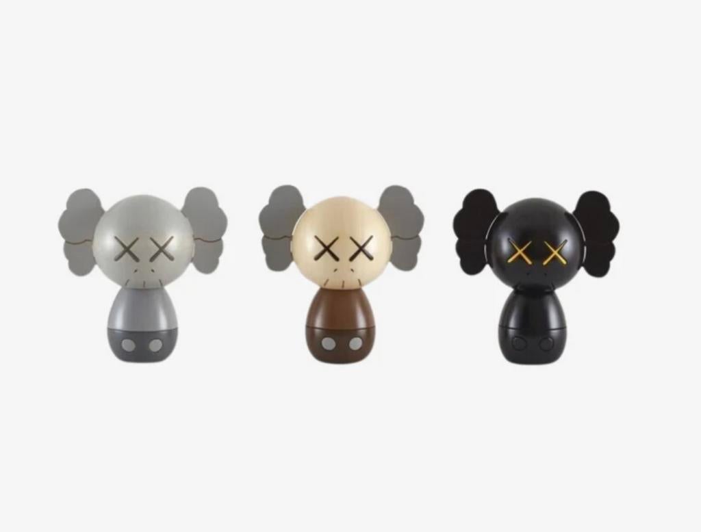 KAWS - Holiday Japan Kokeshi Doll Set off 3, Ophalen of Verzenden, Nieuw