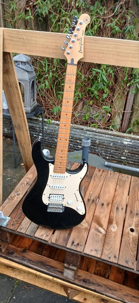 Yamaha pacifica (kleine schade aan de lak), Ophalen, Gebruikt, Solid body, Overige merken