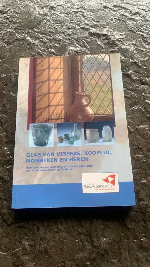 Bodemvondst glas middeleeuwen, Boeken, Ophalen of Verzenden, 14e eeuw of eerder, Zo goed als nieuw