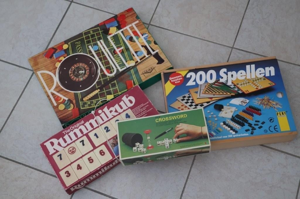 Vier spellendozen (allen compleet), Drie of vier spelers, Ophalen, Zo goed als nieuw, Diverse