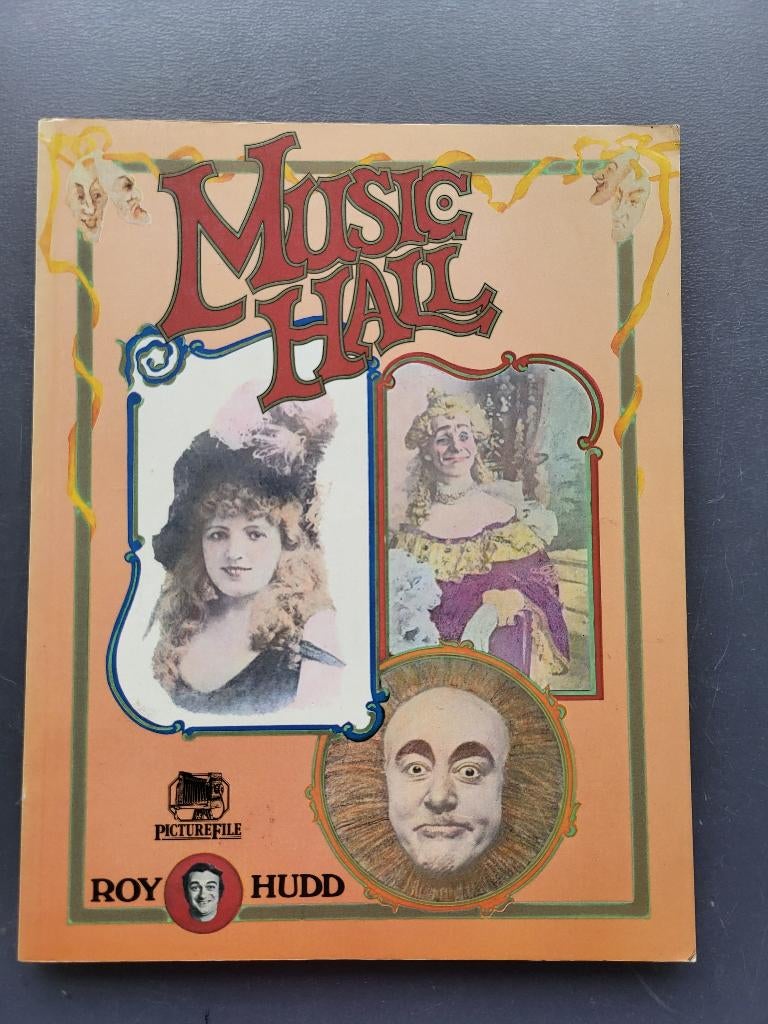 Variété-Music Hall / Music Hall by Roy Hudd., Roy Hudd, Ophalen of Verzenden, Zo goed als nieuw, Overige onderwerpen