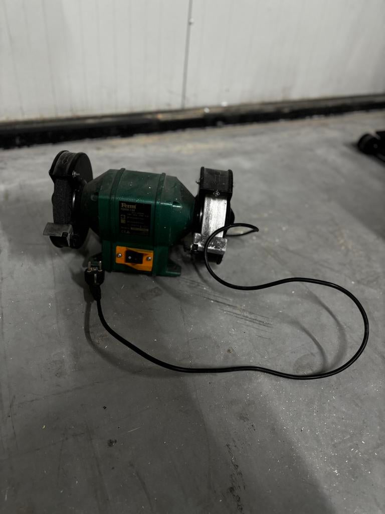 Slijpmachine ferm, Ophalen, Zo goed als nieuw, Minder dan 700 watt, Werkbankslijpmachine