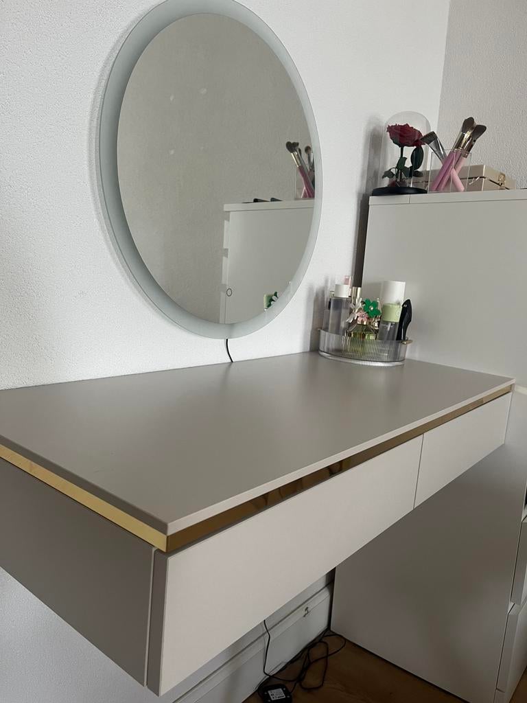 cosmetic dressing table, Huis en Inrichting, Tafels | Kaptafels, Ophalen of Verzenden, Zo goed als nieuw, 50 tot 100 cm, Minder dan 100 cm