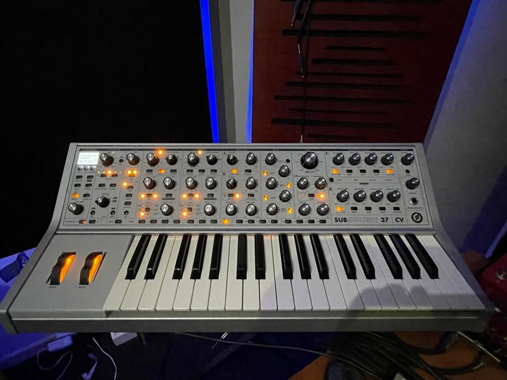 Moog Subsequent 37 limited edition met CV in EN out, Muziek en Instrumenten, Ophalen of Verzenden, Zo goed als nieuw, Overige aantallen