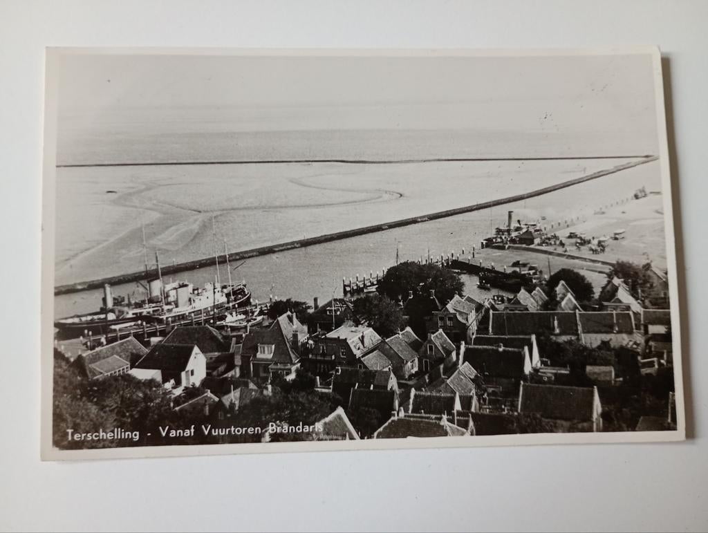 Terschelling Haven met Veerboot vanaf Brandaris 1950, Ophalen of Verzenden, 1940 tot 1960, Gelopen, Waddeneilanden