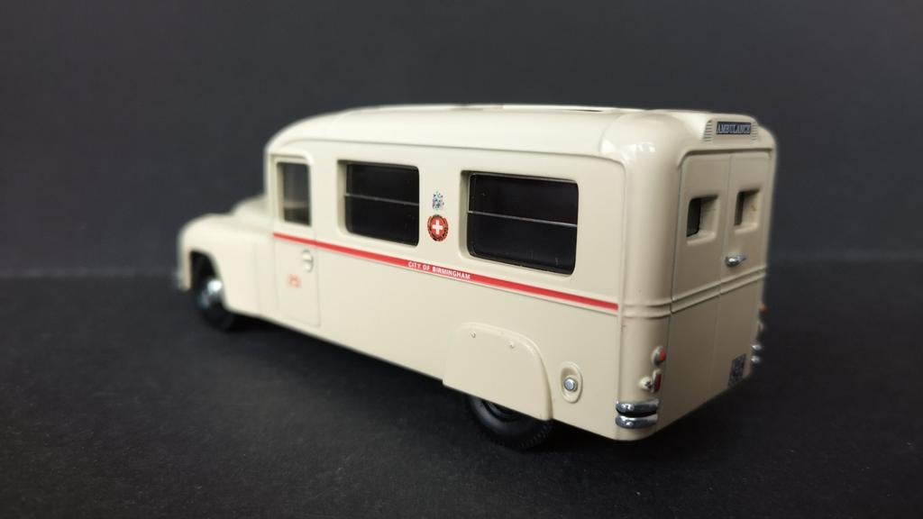 Daimler Ambulance Birmingham 1:43 Corgi Classics Pol, Auto, Corgi, Ophalen of Verzenden, Zo goed als nieuw
