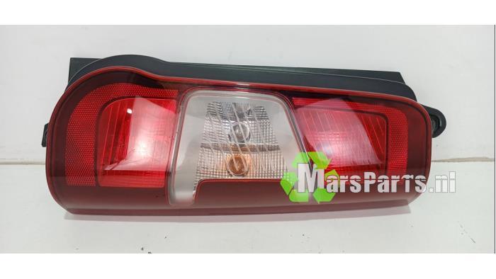 Achterlicht rechts van een Peugeot Partner