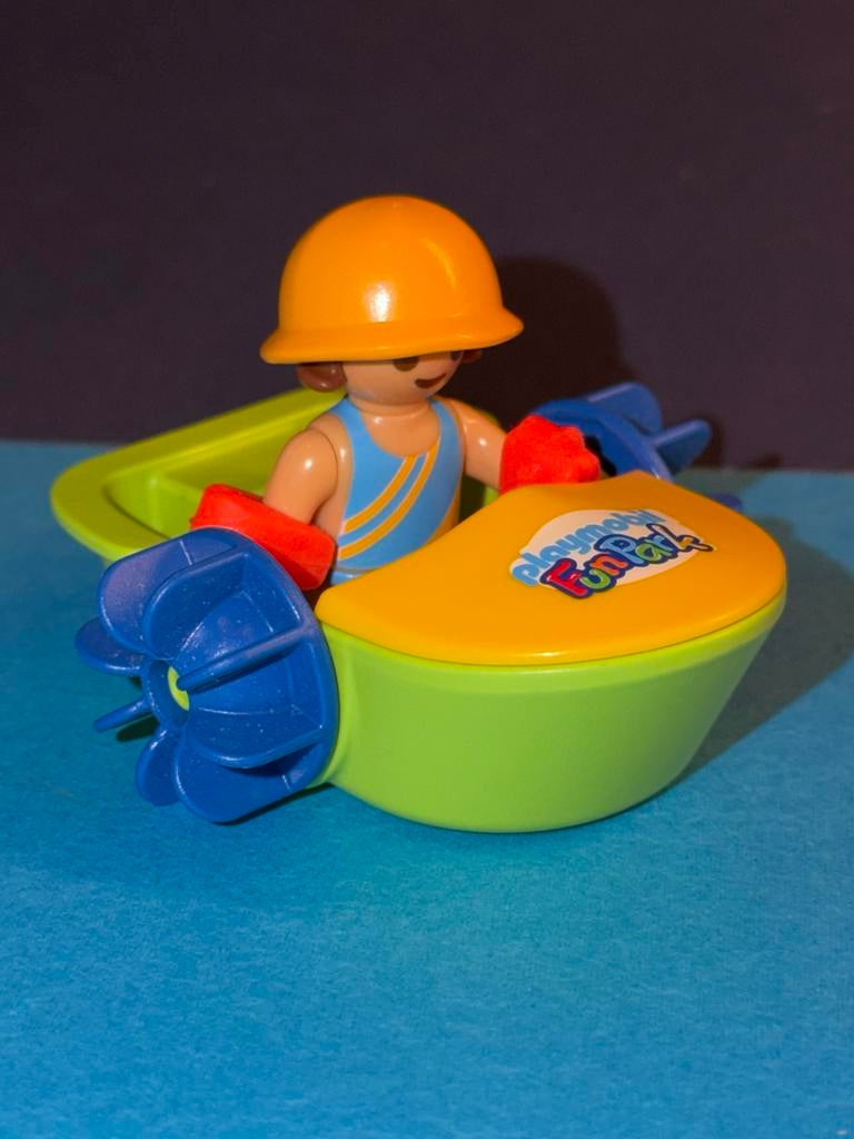 Feb 807: playmobil: meisje in speelbootje, Ophalen of Verzenden, Gebruikt, Los playmobil