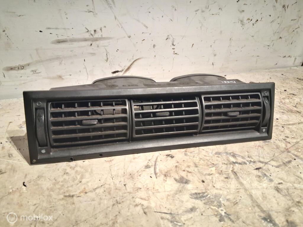 Luchtrooster dashboard Vw Transporter T4 2.5 TDI 7D1819703, Gebruikt, Volkswagen, Ophalen of Verzenden, Volkswagen
