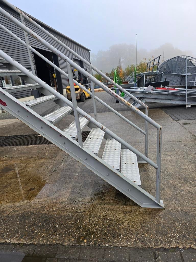 Stalen trap grijs. Hoog 2,35 mtr. Nog093, Ophalen, Zo goed als nieuw, 2 tot 4 meter