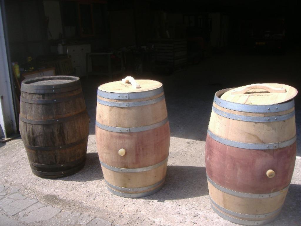 wijn en whiskyvaten voor opvang water 225 liter, zie fot-oms, Ophalen, 150 liter of meer, Zo goed als nieuw, Met kraantje