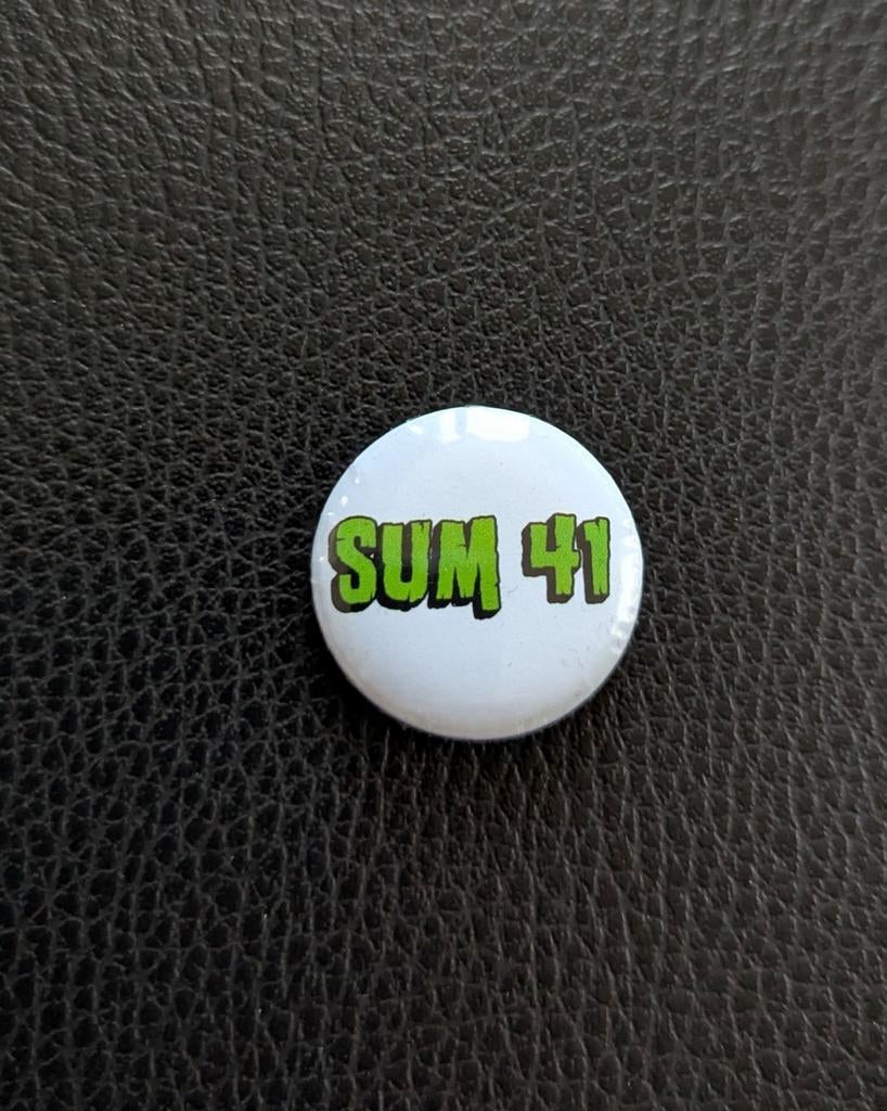 Sum 41 Button Speld Pin - Groen en Wit, Ophalen of Verzenden, Nieuw, Gebruiksvoorwerp