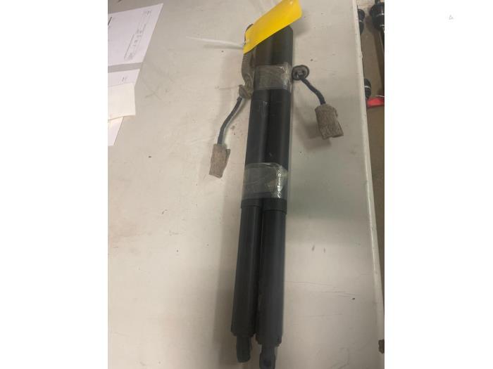 Set Gasdempers Achterklep van een BMW 1-Serie, Gebruikt, -, -, Ophalen of Verzenden