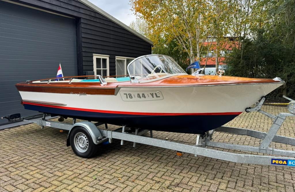 Riva Junior 1968 bouwnummer 267 Crusader V8 Pega boottrailer, Ophalen, Binnenboordmotor, 120 tot 200 pk, Zo goed als nieuw
