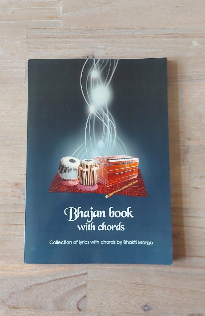 Bhakti Marga - Bhajan Book With Chords, Boeken, Ophalen of Verzenden, Gelezen