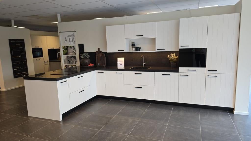 showroomkeuken keller Zeer luxe nu slechts 7950,=, Ophalen, Nieuw, Crème, Composiet