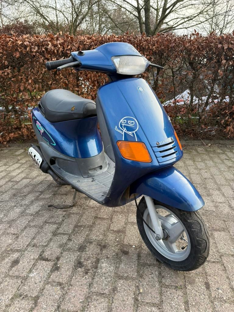 Piaggio zip type 1 Brom opknapper kappen netjes, Fietsen en Brommers, Scooters | Piaggio, Ophalen, Zo goed als nieuw, Tweetakt