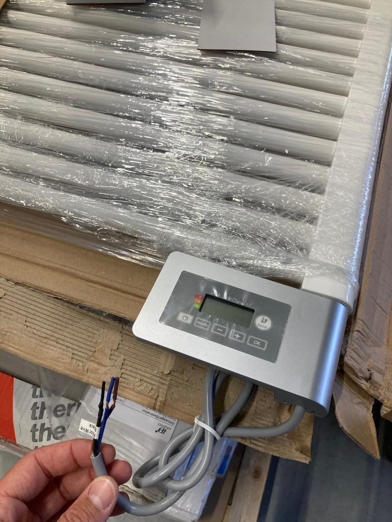 Vasco Iris HD-EL-A elektrische radiator 1682 x 600 1000 watt, Doe-het-zelf en Verbouw, Verwarming en Radiatoren, Radiator, Nieuw