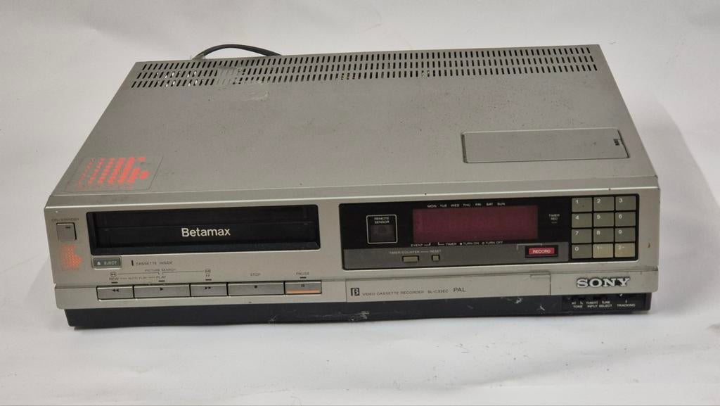 **UNIEKE PARTIJ DIGITALISEREN VIDEOBANDEN/TAPES ALLE SOORTEN, Ophalen