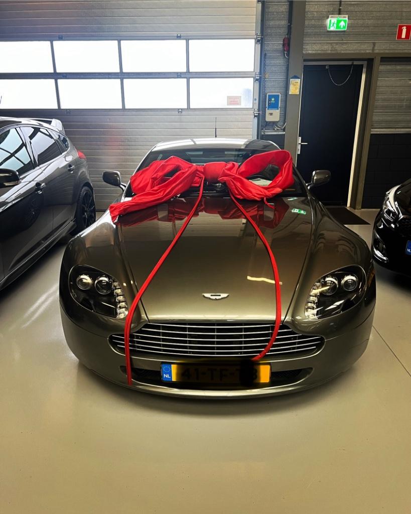Trouwen als James Bond 007?, Trouwauto
