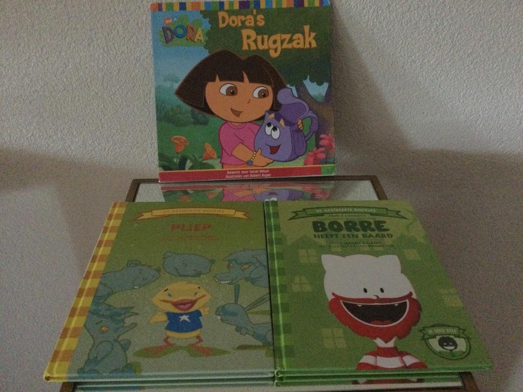 2 Borre boekjes 1 groep 3 1 groep 4. Dora boekje Rugzak, Ophalen of Verzenden, Zo goed als nieuw, Fictie