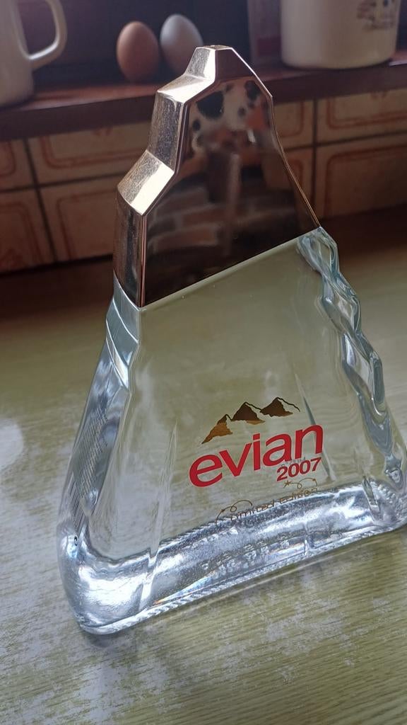 Evian Limited Edition fles Glas 2007, Verzamelen, Glas en Borrelglaasjes, Ophalen of Verzenden, Zo goed als nieuw, Overige typen
