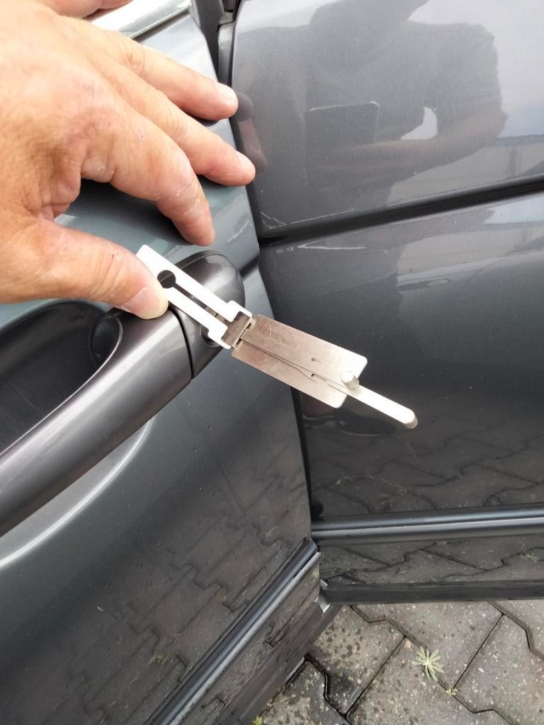 Foto 3 van Renault dacia Autosleutel sleutelkaart op locatie v.a.€99.
