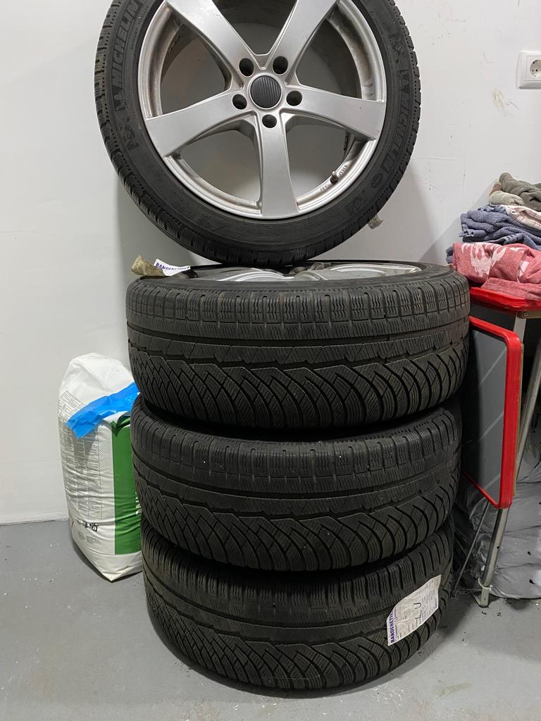 Michelin Pilot Alpin 235/45 R18 winterbanden op velgen, Ophalen, 18 inch, Gebruikt, Banden en Velgen