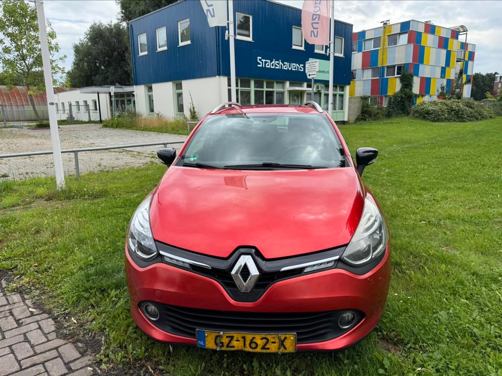 Renault Clio 1.5 DCI 66KW Estate 2015 Rood, Auto's, Renault, Voorwielaandrijving, Stof, 4 cilinders, 1096 kg