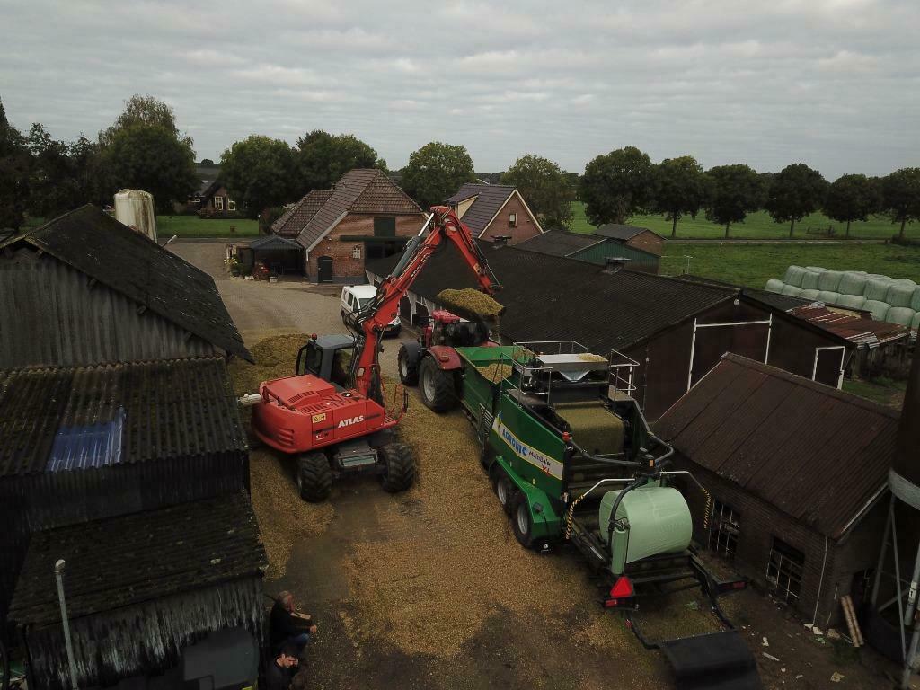 Mais balen persen en mengbalen of haksel materiaal, Ophalen