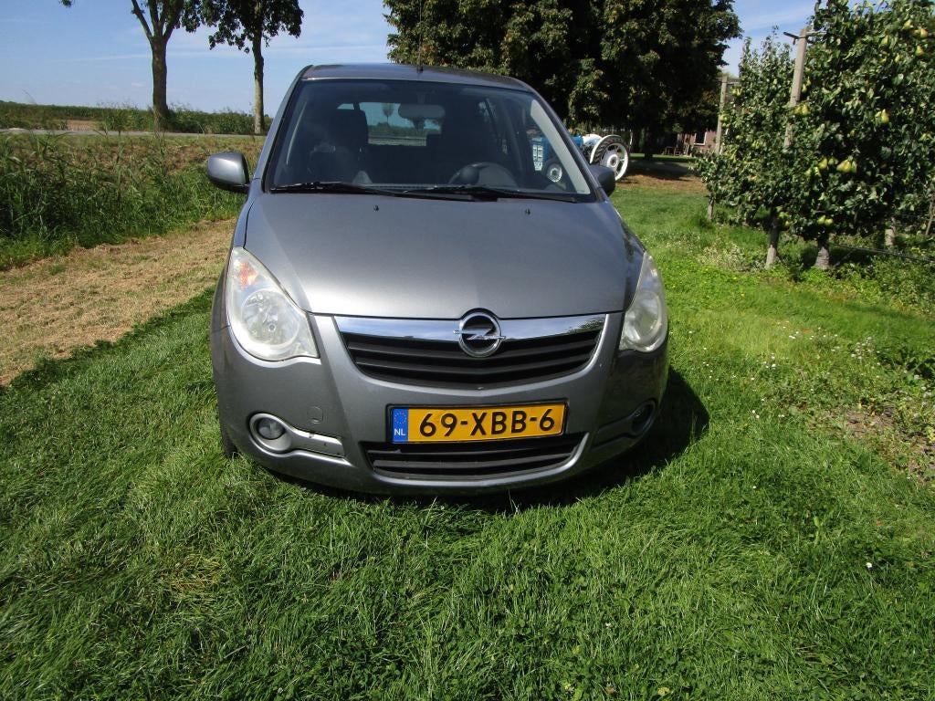 Opel Agila 1.2 16V 69KW 2012 Grijs, Auto's, Voorwielaandrijving, 40 €/maand, 4 cilinders, 965 kg