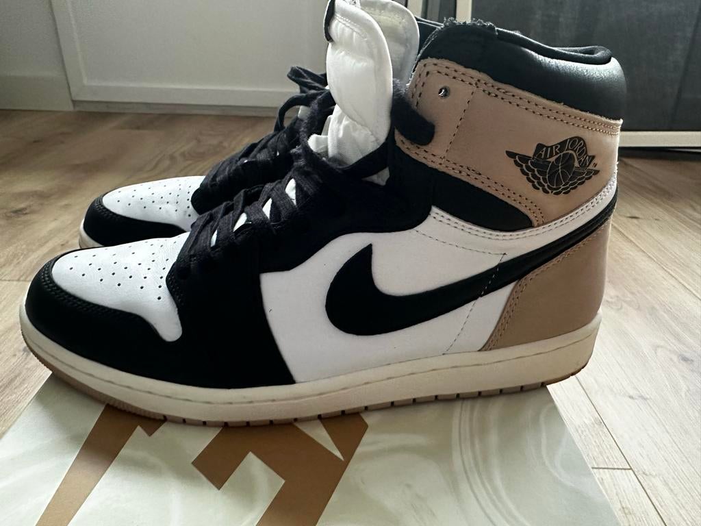 Nike Air Jordan 1 High Mocha - VNDS - Maat 44, Ophalen of Verzenden, Zo goed als nieuw, Bruin, Sneakers of Gympen