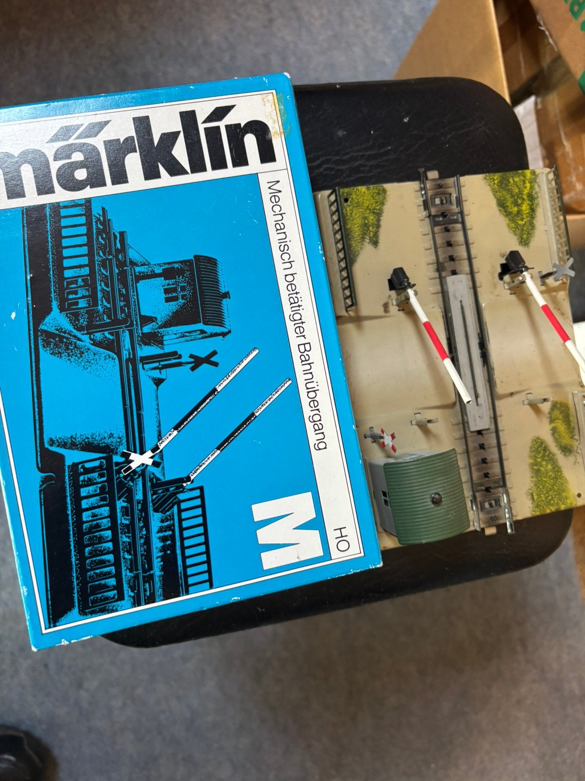 MARKLIN SPOORWEGOVERGANG COMPLEET ( zie foto’s), Wisselstroom, Overige typen, Ophalen of Verzenden, Zo goed als nieuw